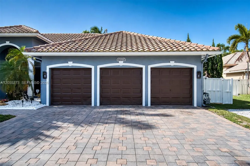 13755 NW 18th Ct Pembroke Pines, FL 33028