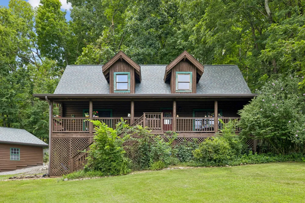 532 Cummings Ln Cottontown, TN 37048