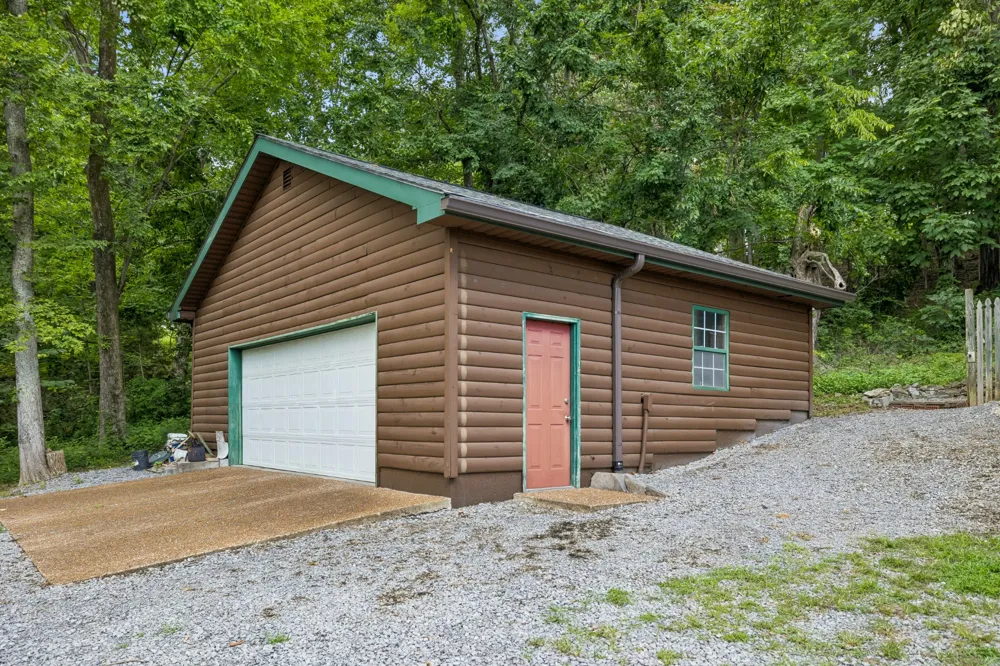 532 Cummings Ln Cottontown, TN 37048