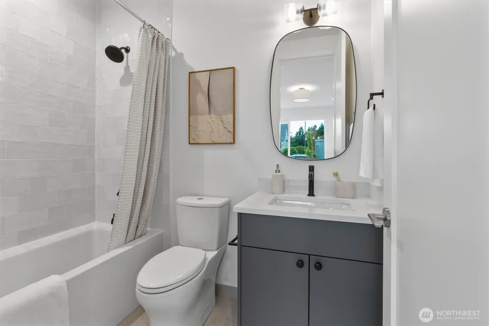4049 44th Avenue SW Seattle, WA 98116