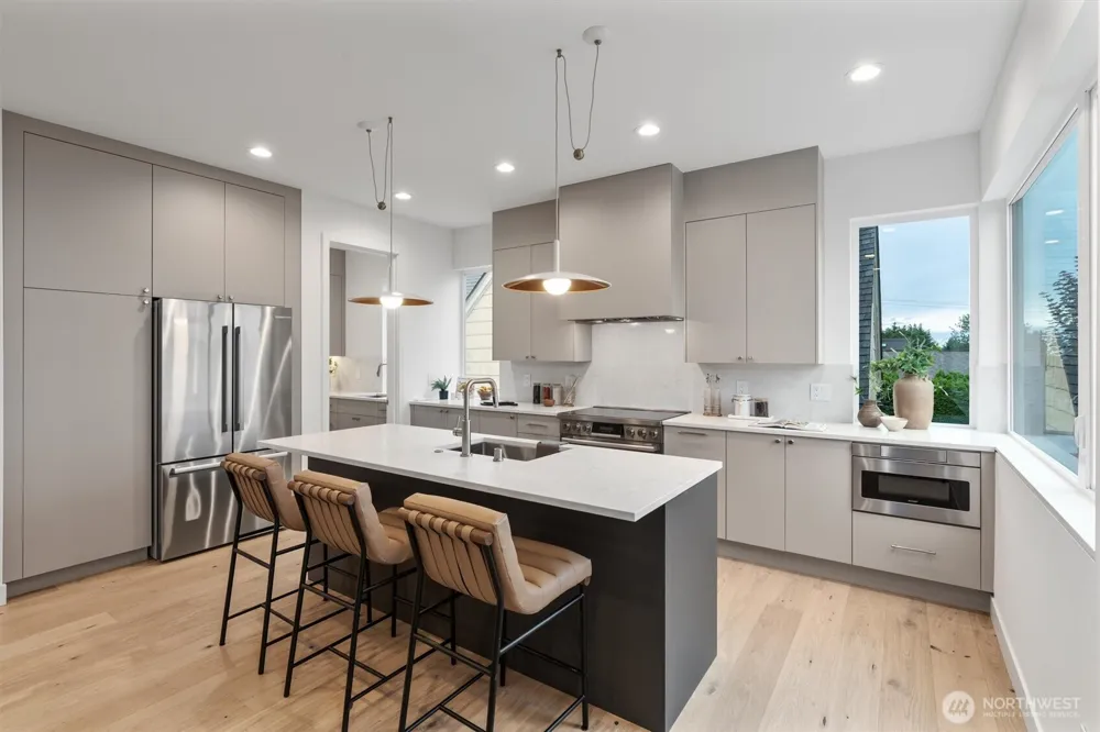 4049 44th Avenue SW Seattle, WA 98116