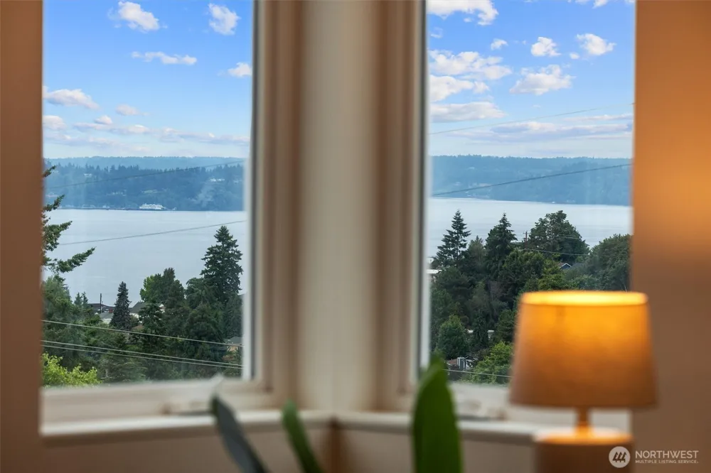 4049 44th Avenue SW Seattle, WA 98116