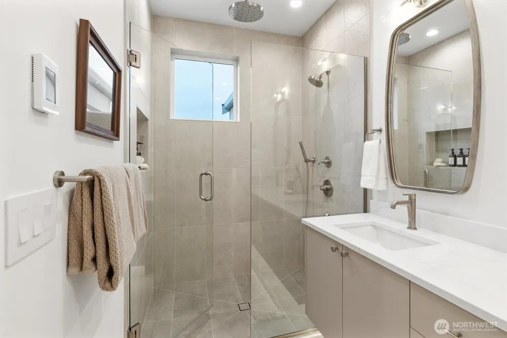 4049 44th Avenue SW Seattle, WA 98116