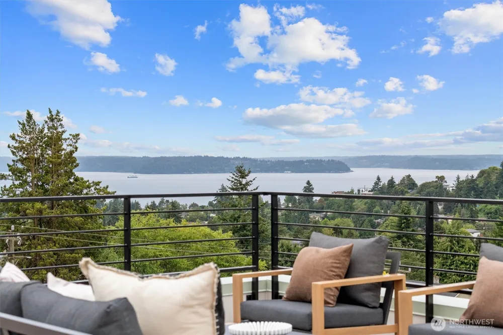 4049 44th Avenue SW Seattle, WA 98116