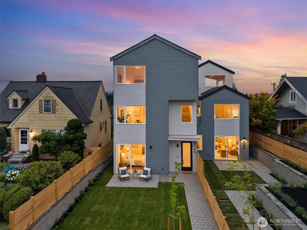 4049 44th Avenue SW Seattle, WA 98116