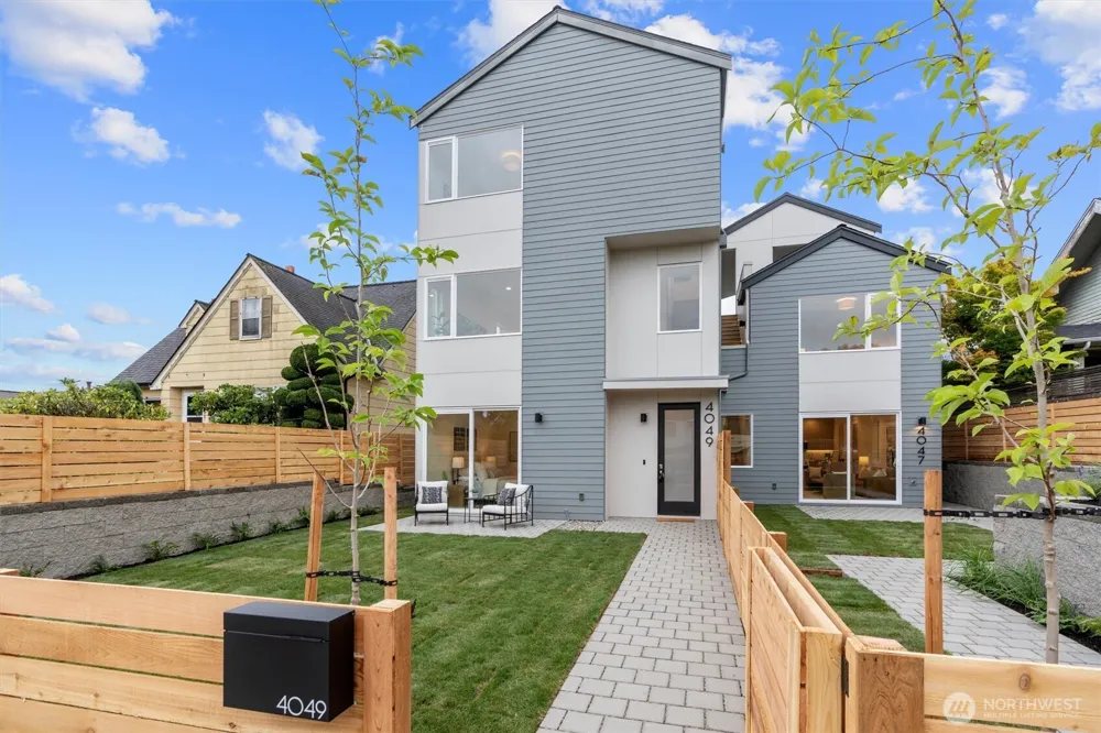 4049 44th Avenue SW Seattle, WA 98116