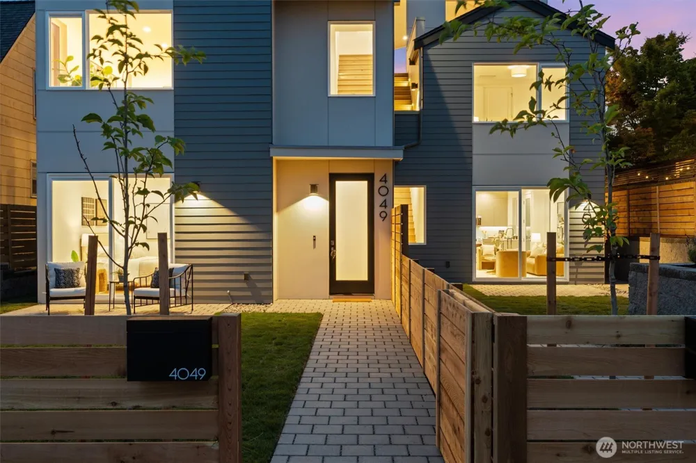 4049 44th Avenue SW Seattle, WA 98116