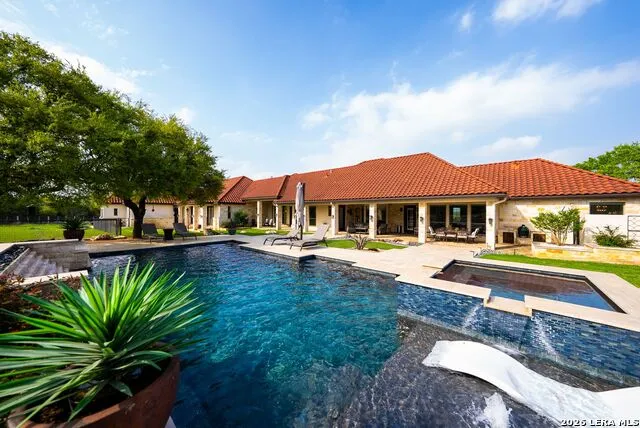 376 San Marcos New Braunfels, TX 78132