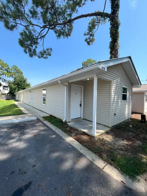 19 SE Park Circle #UNIT D