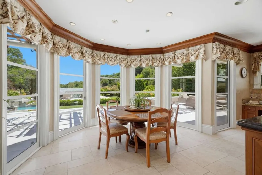 25355 La Loma Drive Los Altos Hills, CA 94022