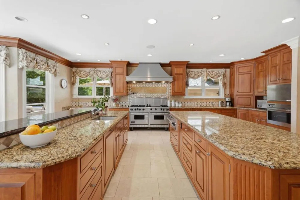 25355 La Loma Drive Los Altos Hills, CA 94022