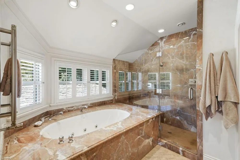 25355 La Loma Drive Los Altos Hills, CA 94022