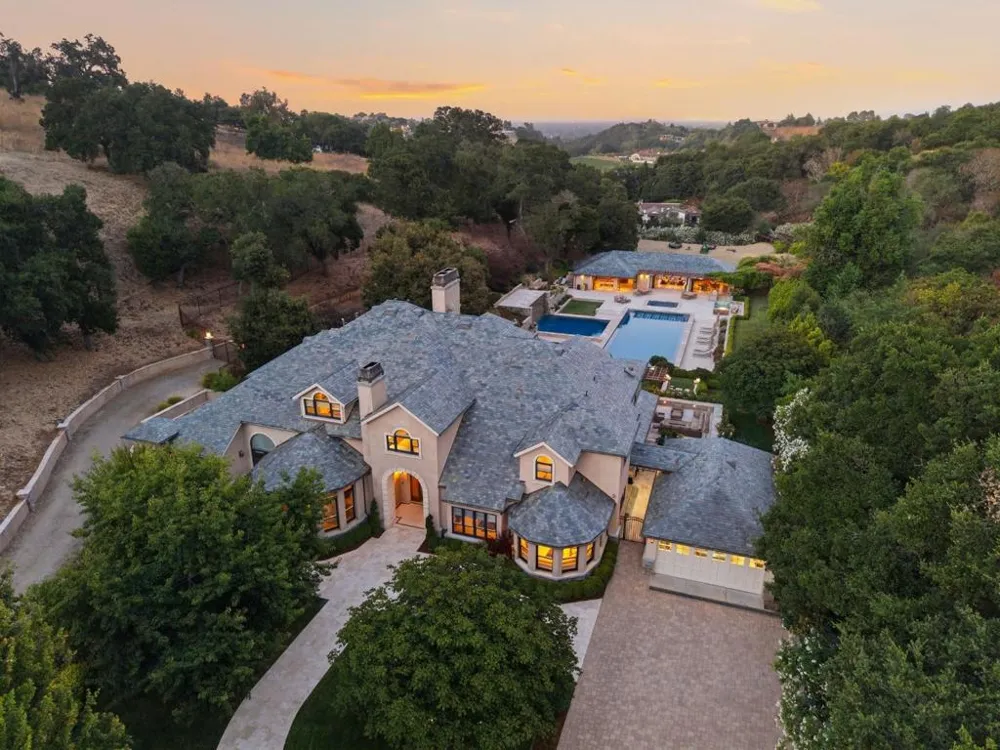 25355 La Loma Drive Los Altos Hills, CA 94022