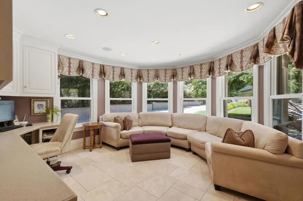 25355 La Loma Drive Los Altos Hills, CA 94022