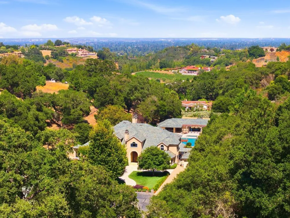 25355 La Loma Drive Los Altos Hills, CA 94022