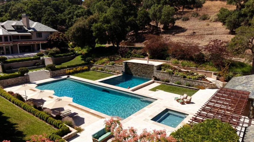 25355 La Loma Drive Los Altos Hills, CA 94022