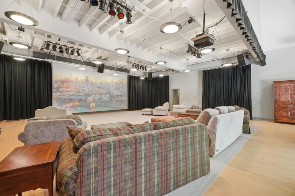 25355 La Loma Drive Los Altos Hills, CA 94022
