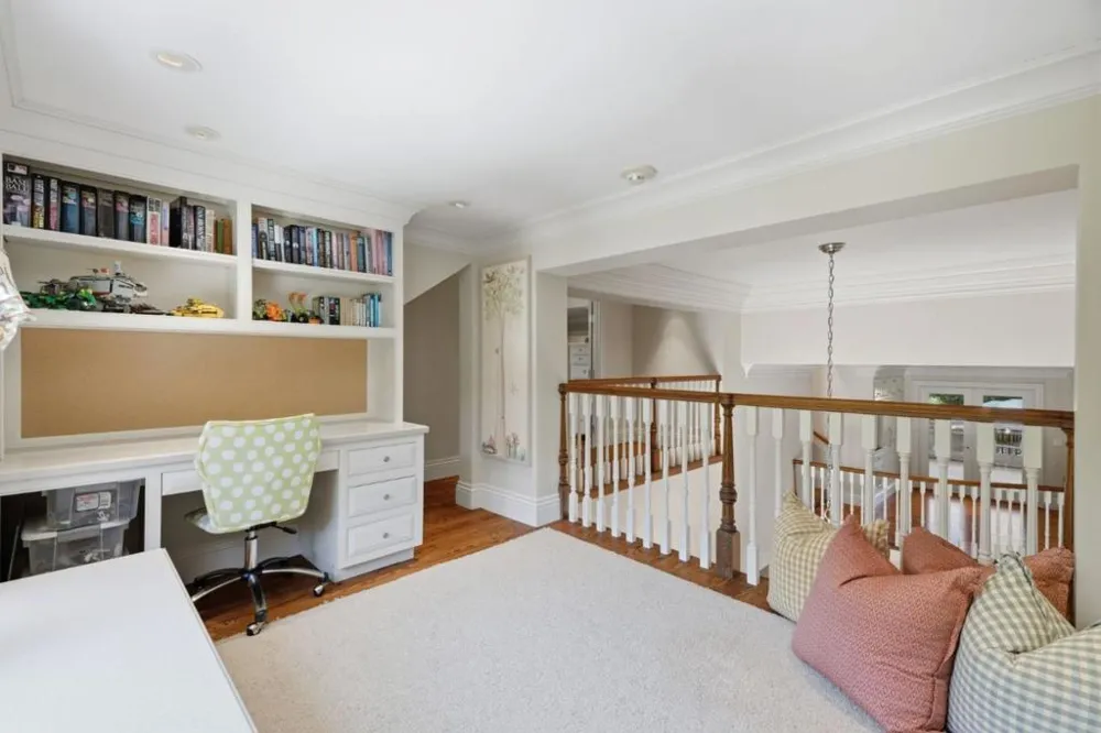 25355 La Loma Drive Los Altos Hills, CA 94022
