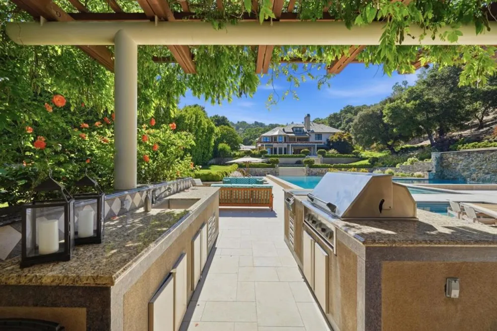 25355 La Loma Drive Los Altos Hills, CA 94022