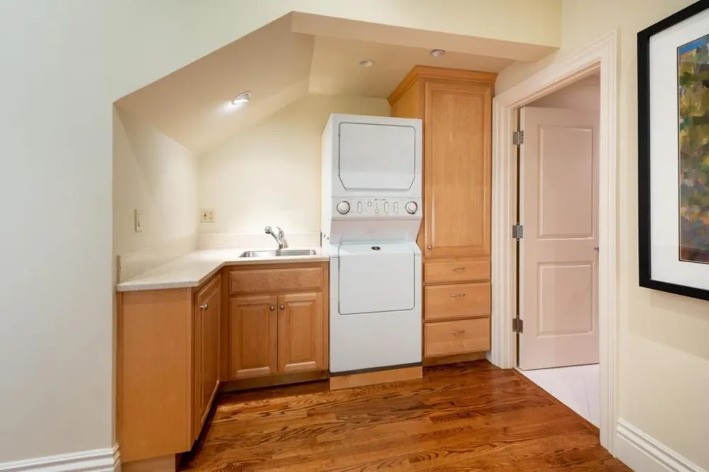 25355 La Loma Drive Los Altos Hills, CA 94022