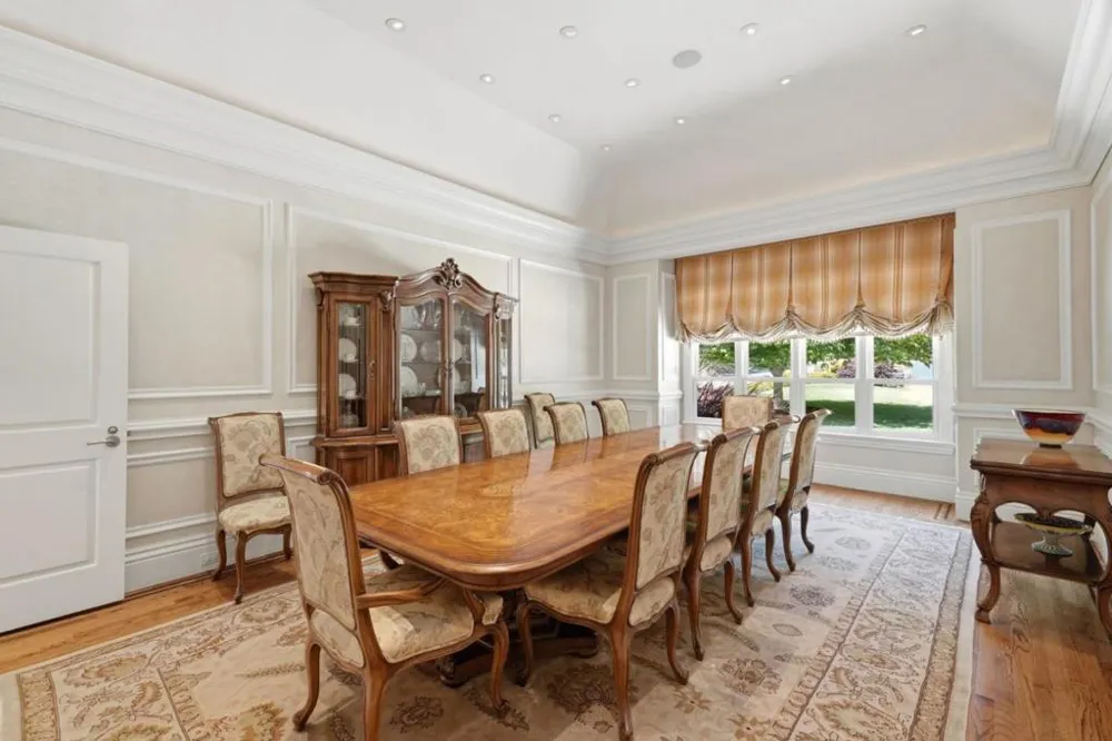 25355 La Loma Drive Los Altos Hills, CA 94022