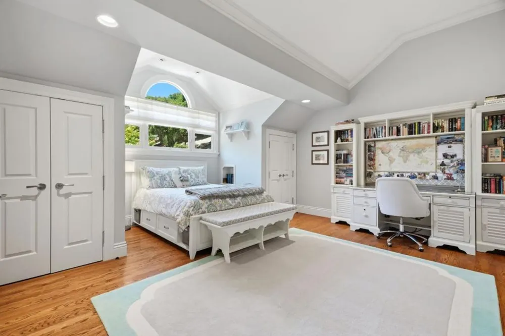 25355 La Loma Drive Los Altos Hills, CA 94022