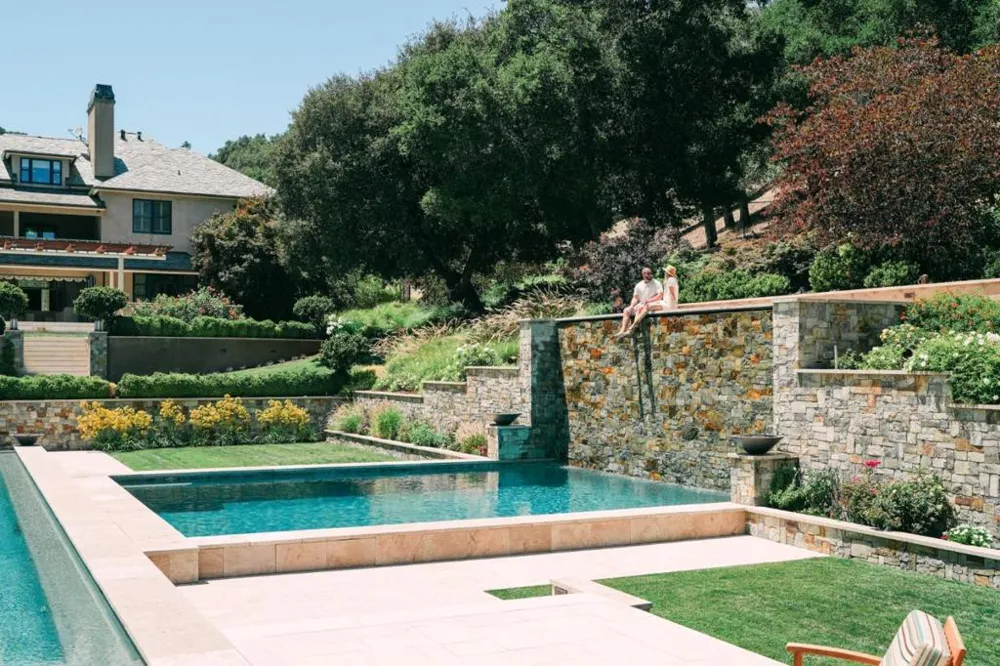 25355 La Loma Drive Los Altos Hills, CA 94022