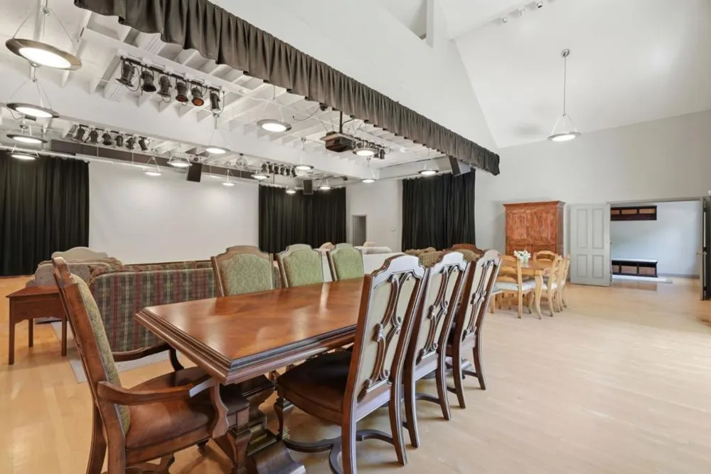 25355 La Loma Drive Los Altos Hills, CA 94022