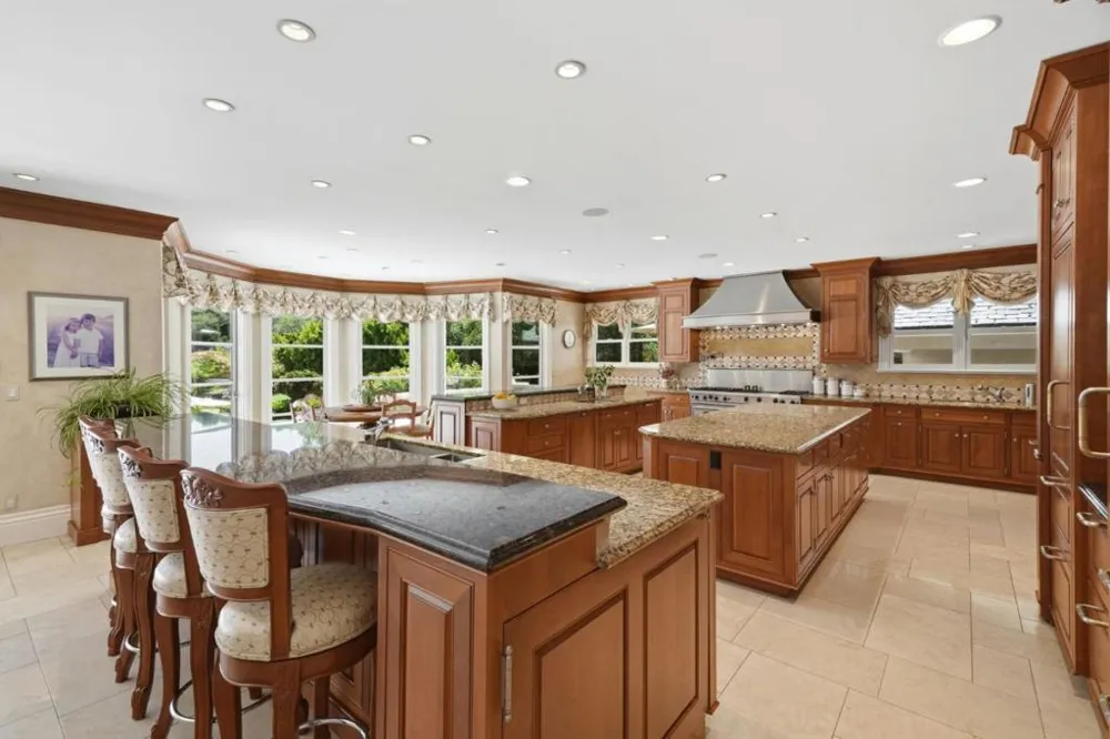 25355 La Loma Drive Los Altos Hills, CA 94022