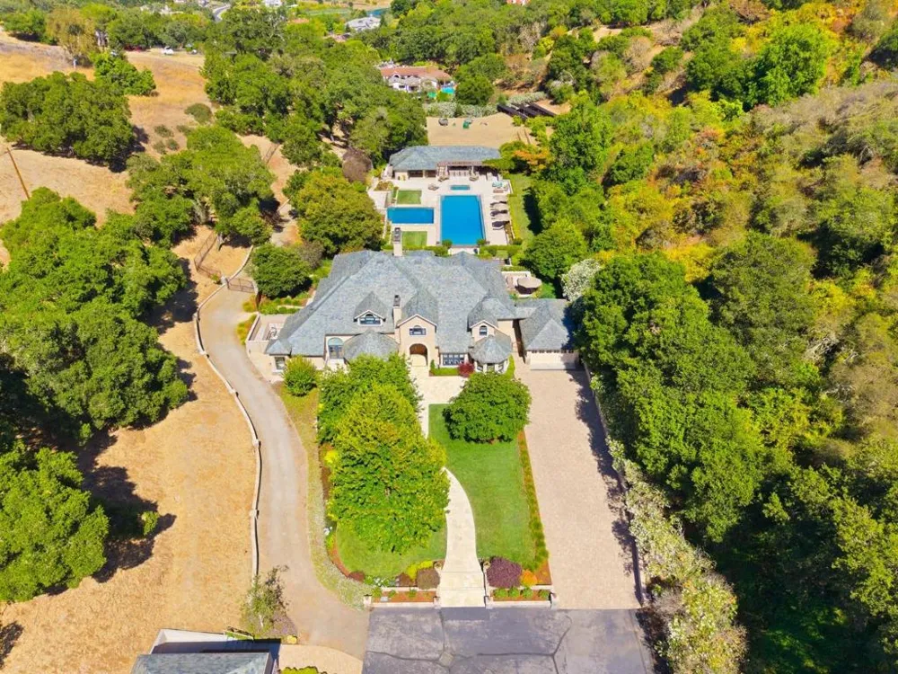 25355 La Loma Drive Los Altos Hills, CA 94022