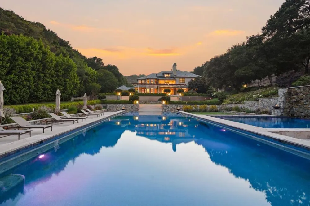 25355 La Loma Drive Los Altos Hills, CA 94022