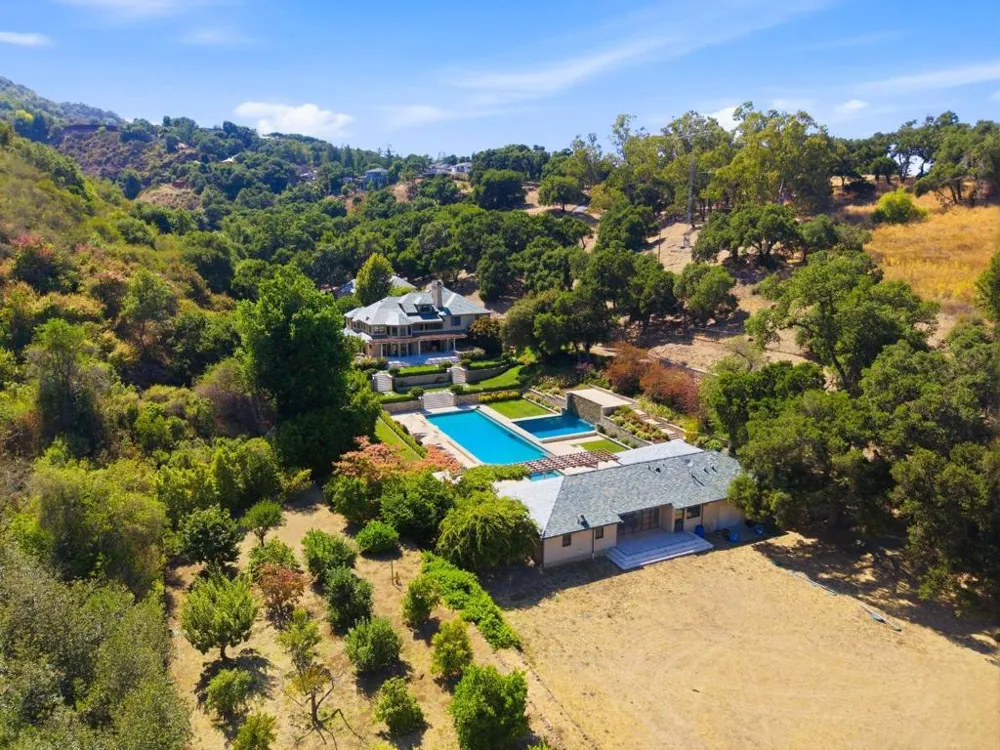 25355 La Loma Drive Los Altos Hills, CA 94022