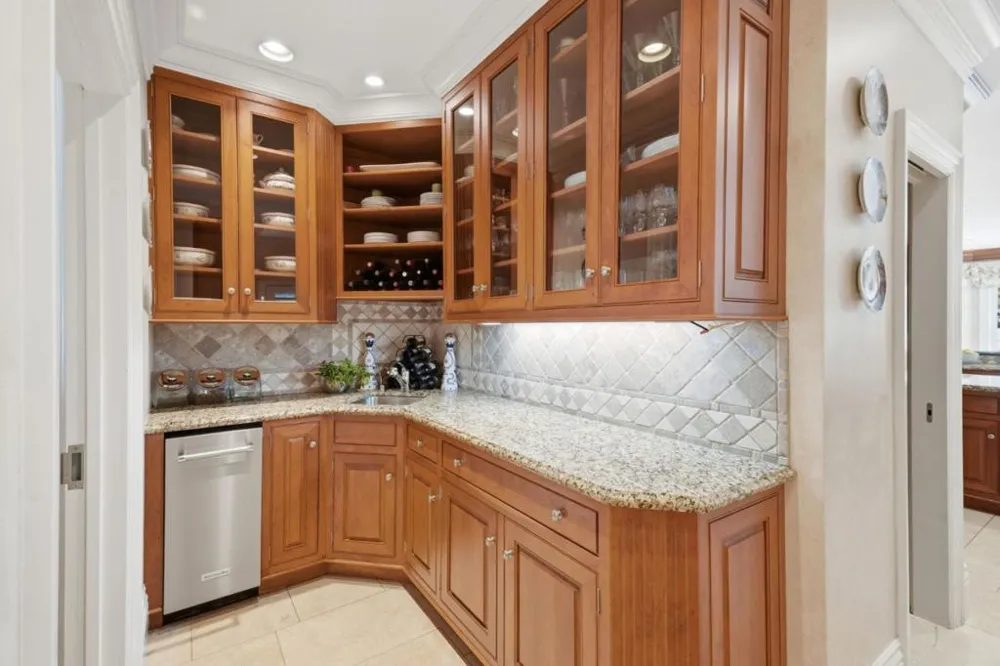 25355 La Loma Drive Los Altos Hills, CA 94022