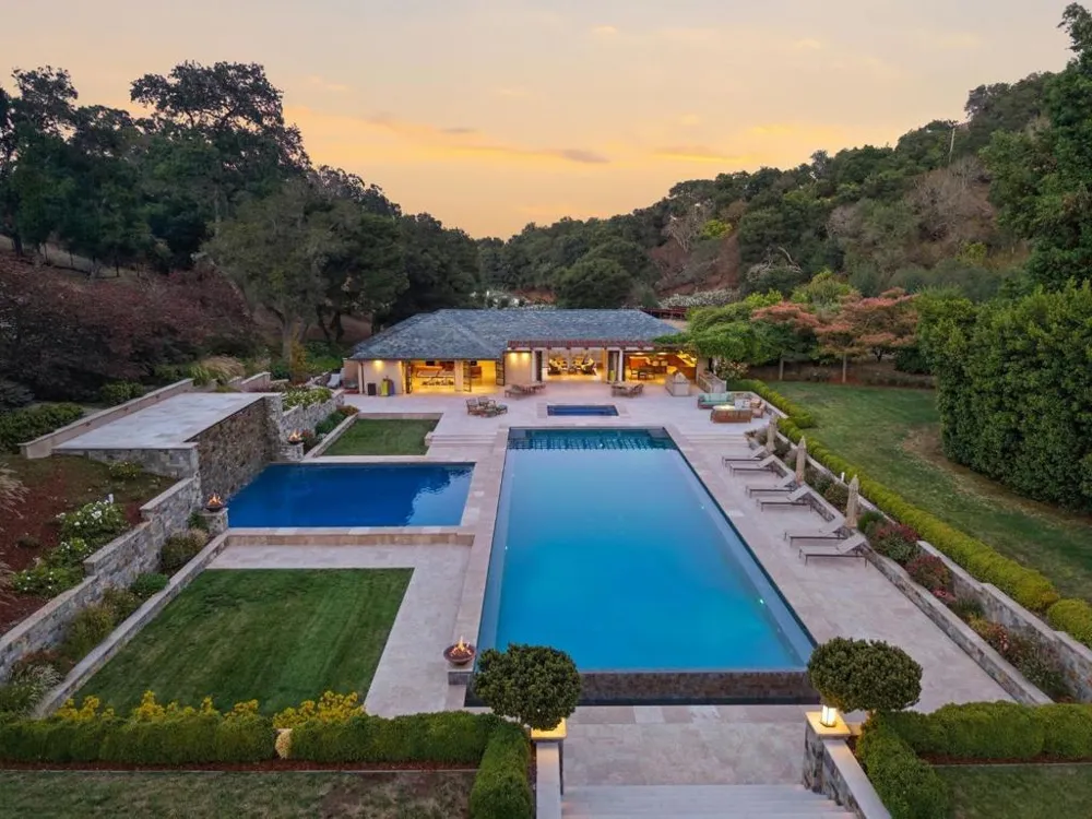 25355 La Loma Drive Los Altos Hills, CA 94022