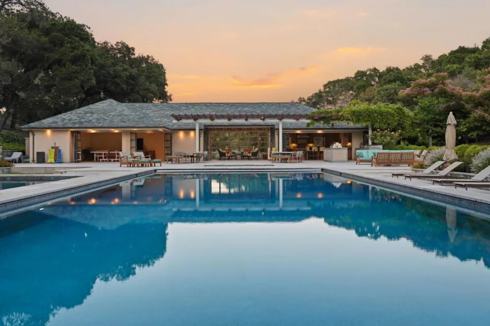 25355 La Loma Drive Los Altos Hills, CA 94022