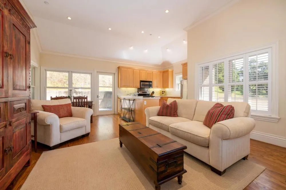 25355 La Loma Drive Los Altos Hills, CA 94022