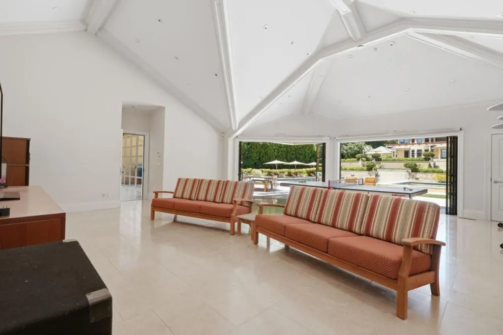 25355 La Loma Drive Los Altos Hills, CA 94022