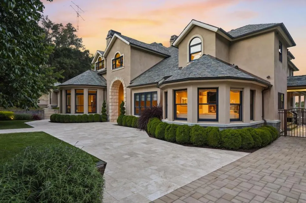 25355 La Loma Drive Los Altos Hills, CA 94022