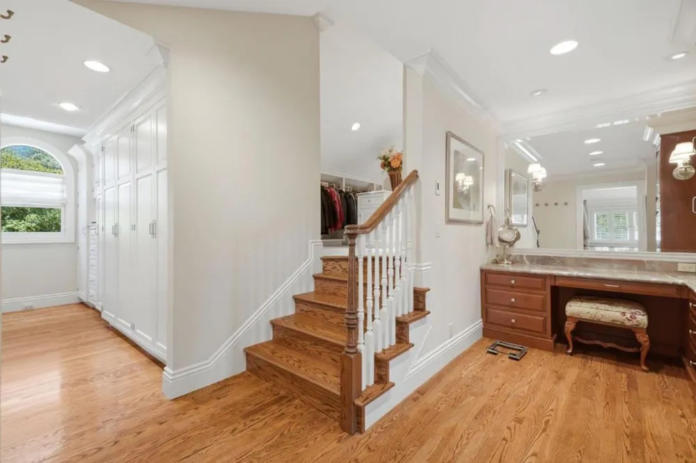 25355 La Loma Drive Los Altos Hills, CA 94022