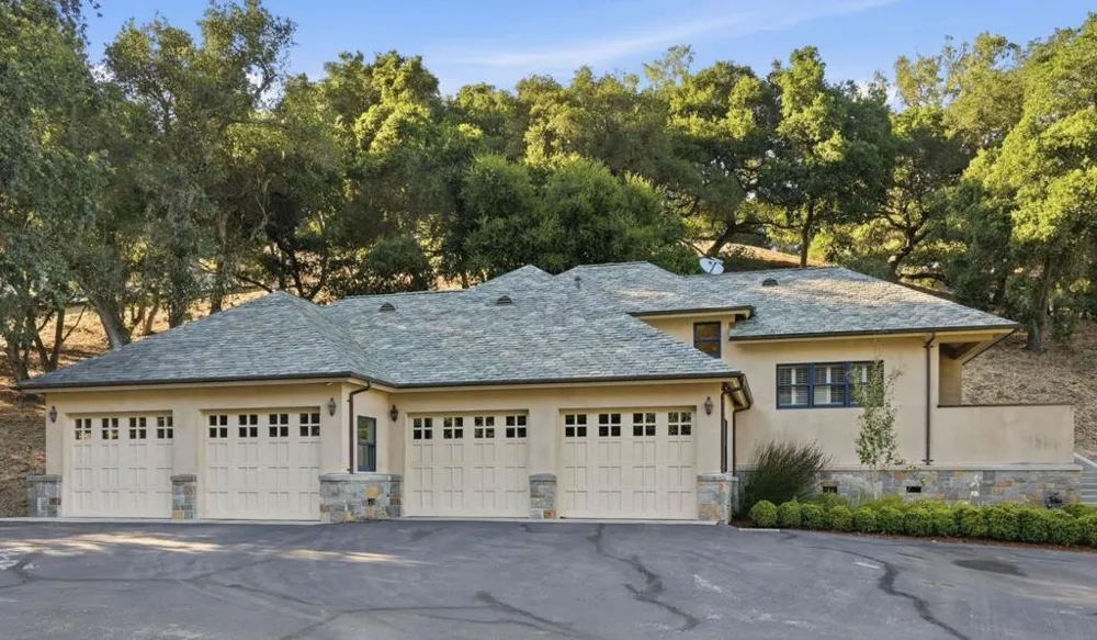 25355 La Loma Drive Los Altos Hills, CA 94022