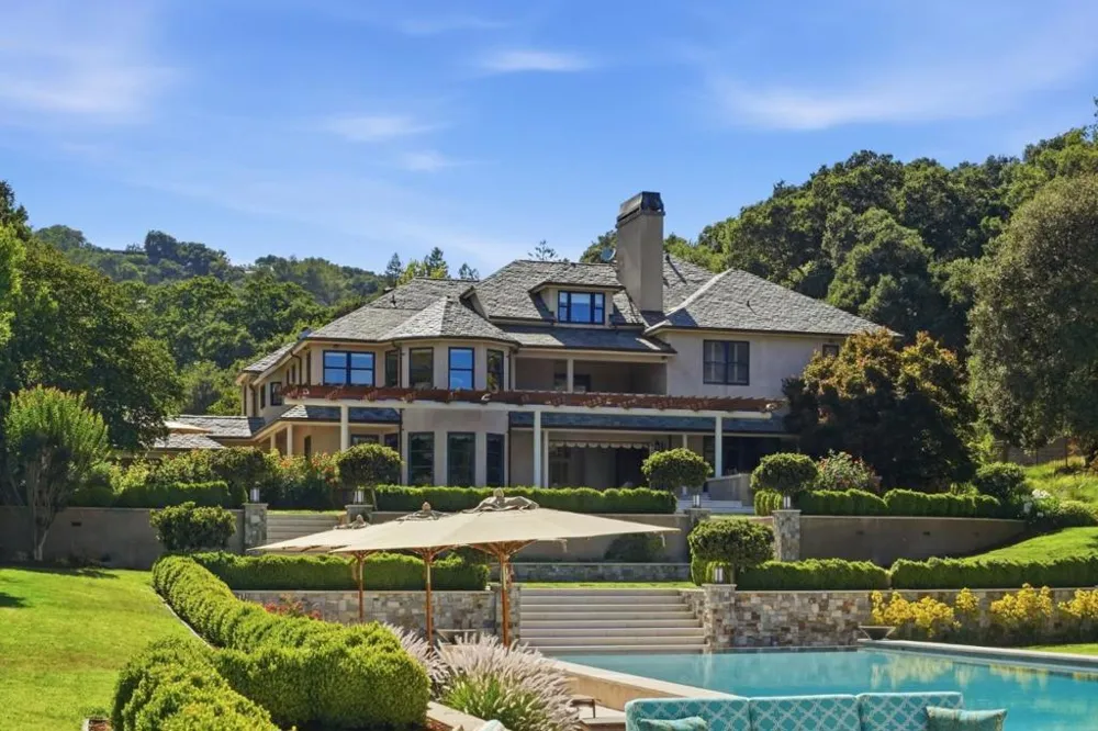 25355 La Loma Drive Los Altos Hills, CA 94022