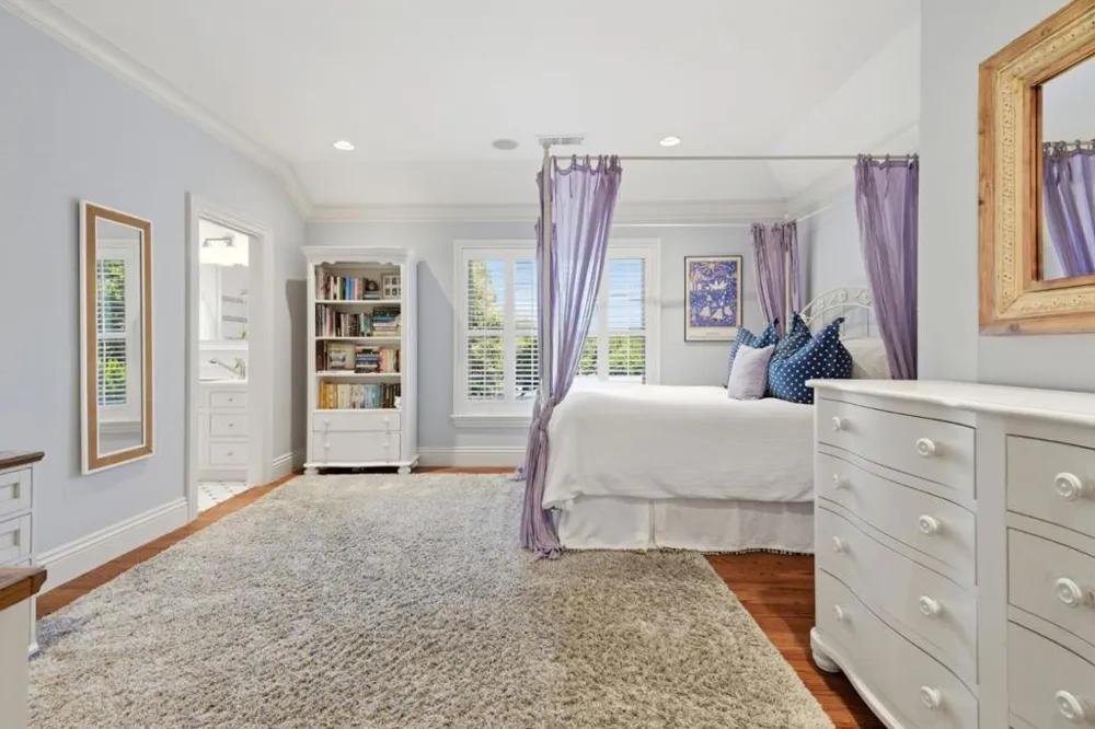 25355 La Loma Drive Los Altos Hills, CA 94022