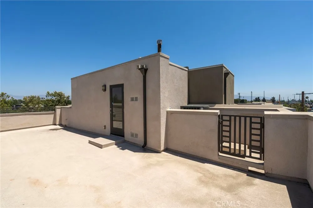 13107 W Lumina Way Valley Glen, CA 91401