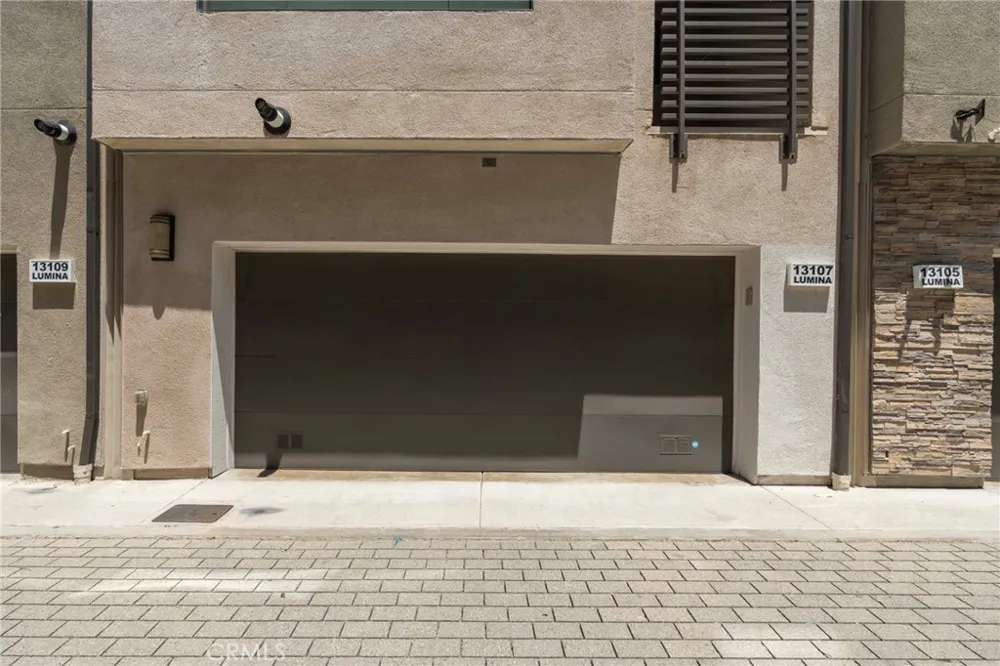 13107 W Lumina Way Valley Glen, CA 91401
