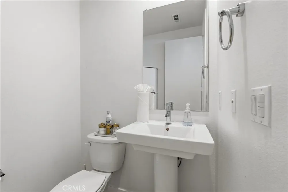 13107 W Lumina Way Valley Glen, CA 91401