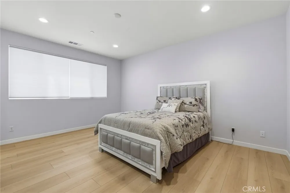 13107 W Lumina Way Valley Glen, CA 91401