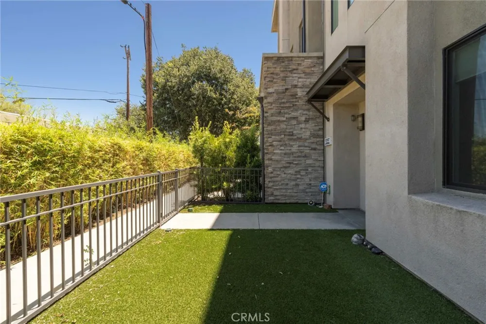 13107 W Lumina Way Valley Glen, CA 91401