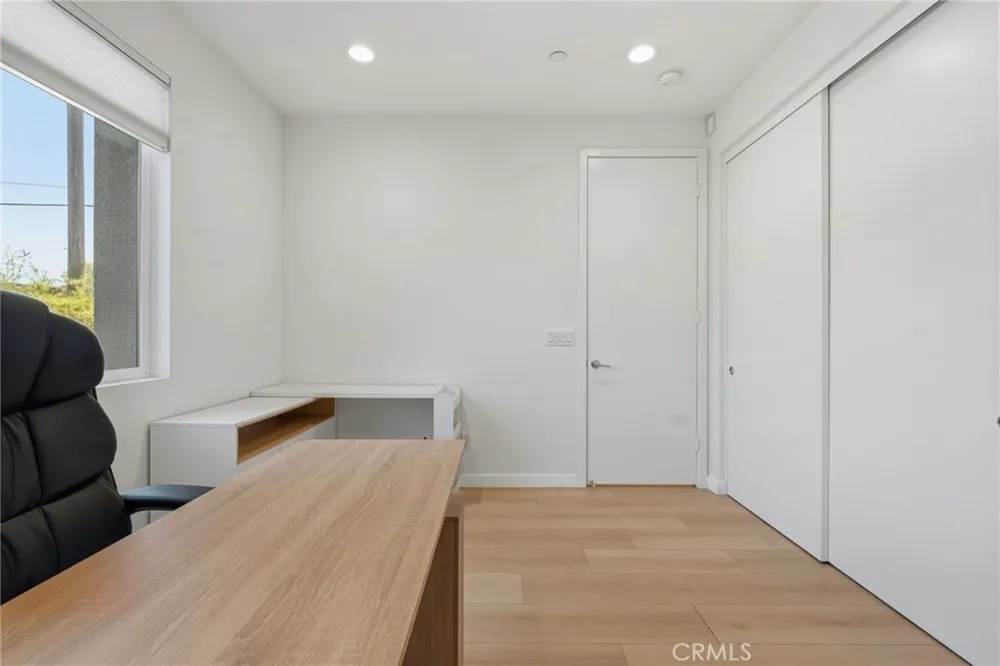 13107 W Lumina Way Valley Glen, CA 91401