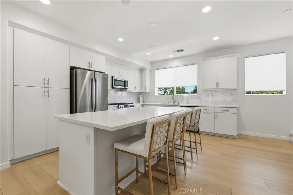 13107 W Lumina Way Valley Glen, CA 91401