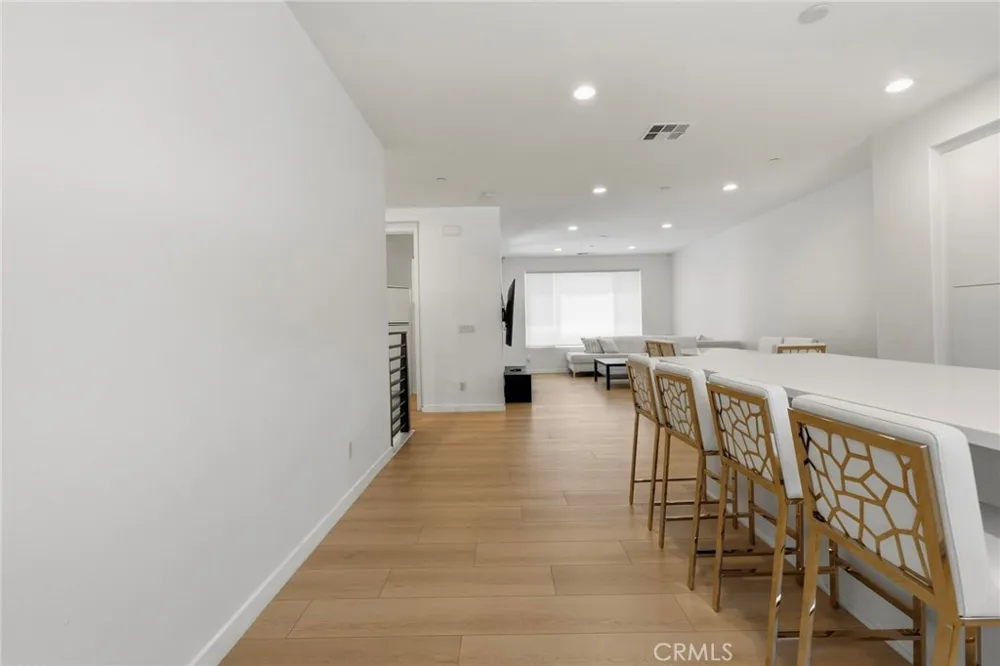 13107 W Lumina Way Valley Glen, CA 91401